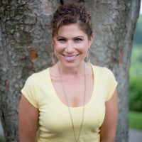 E062: Addicted to Life with Author, Coach, and Recovering Food Addict Julie Reisler