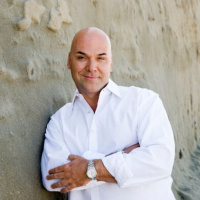 World-Renowned Hypnotist Marshall Sylver Opens Up On Current Events, Patriotism, and Emerging From Crisis