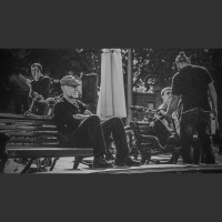 Hombre entre hombres