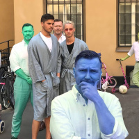 Omgiven av Tomas Erikson