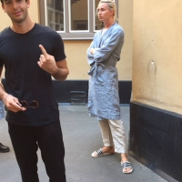 Den ständigt aktuelle Darin gästar