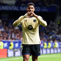 Los goles del Real Oviedo 1 - 3 FC Barcelona | Los defensas culés tiran del carro