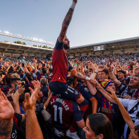Carrusel Canalla | El momentazo de radio en Carrusel Canalla entre Morales y un aficionado del Levante tras el ascenso a Primera: ¡Me está hablando Morales! ¡Morales, te quiero!