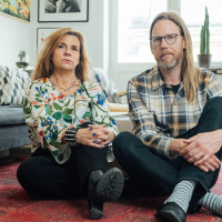 Katarina Hahr möter podcastaren Kristoffer Triumf i ett samtal om skuld