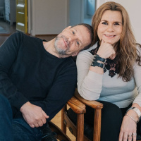 Katarina Hahr möter skådespelaren Thomas Hanzon i ett samtal om skuld