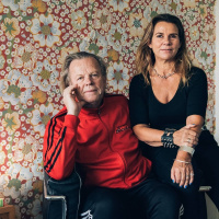 Katarina Hahr möter skådespelaren Krister Henriksson i ett samtal om avund