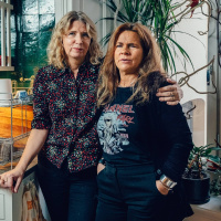 Katarina Hahr möter konstnären Karin Mamma Andersson i ett samtal om föräldraskap