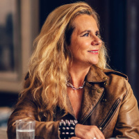 Katarina Hahr möter Skådespelaren Gustaf Skarsgård i ett samtal om kärlek 2016-04-20 kl. 11.04