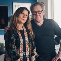 Katarina Hahr möter artisten Tommy Körberg i ett samtal om tillit 