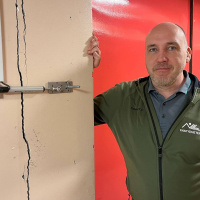 Kiruna skakar och spricker: Sjukhuset glider isär snabbare än väntat