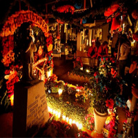 Los cementerios cobran vida el Día de muertos