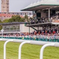 Warwick Races ( UK ) General Manager Andre Klein chats to Andrew Kuuse