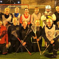 Persson och Marhlo testar lacrosse