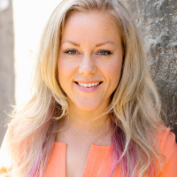 264: Building Communities And Embracing The Human Side of Tech With Vanessa Shaw