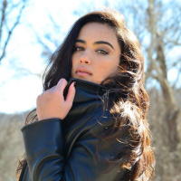 216: The Benefits of Being Multilingual with Lina Abisoghomyan