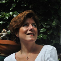 195: How to Build your Confidence Anywhere in the World with Rachel Smets