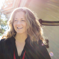 113: How to Build a Travelers Mindset with Ginger Kern