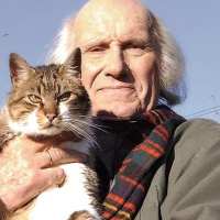 Salvador Freixedo: Los OVNIs existen SI o SI!