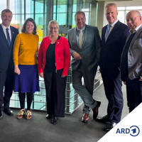 Wi snackt Platt: Parlamentskrink Plattdüütsch, Grundgesett un Edgar Wallace