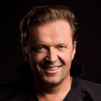 Haastateltavana operettitähti Jyrki Anttila