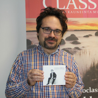 Säveltäjä Tuomas Turriagon kertoo soolopianoteostensa kokonaislevytyksestä