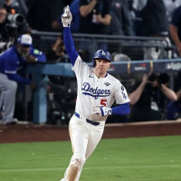 Paul Molitor reacts to the incredible 18 innings World Series baseball last night