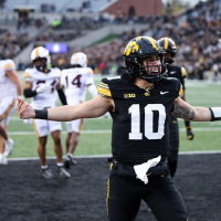 How does Chip Scoggins describe the last 4 days in Minnesota sports? Misery.