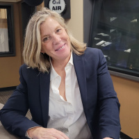 Am I Wrong? kicks off with The Committee singing the praises of Susie Jones are her multitude of talents