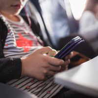 Bipartisan bill would help parents to monitor kids social media for harmful activity