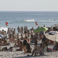 Reabertura de estádios para reduzir aglomeração nas praias: raciocínio raso e populista