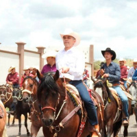 Miguel Ángel Mancera cabalga