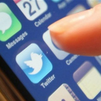 Twitter Is A Loaded Gun - John Derringer - 08/06/16