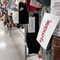 Off-price retailers shine as consumer moods sour