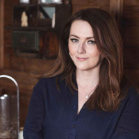 318: Comedy, feminism and novel writing with Julia Raeside