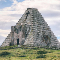 01x46 LA PIRAMIDE DE LOS ITALIANOS ¿MAUSOLEO DE GUERRA, O ESPÍRITUS ERRANTES? misterios y leyendas con Raúl Andrés