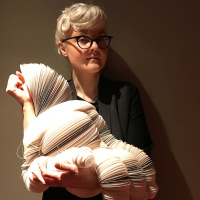 Bea Szenfeld: Mina plagg kan väga 30-40 kg