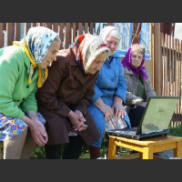 Россияне проводят в социальных сетях более 10 часов в месяц (84) 