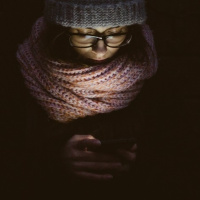 ¿Nos afecta la luz azul de nuestros móviles?