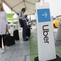 Passengers at LAX Find it Hard to Get Rideshare Ride