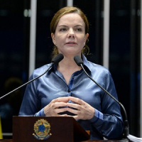 Gleisi Hoffmann diz que comemoração do governo por alta do PIB é ridícula