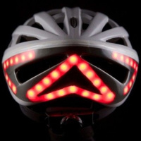 Las intermitentes y las luces de freno ahora van en el casco del ciclista de Lumos