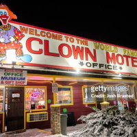 389: The Clown Motel