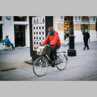 Piensa en bici: El cuento de por qué no se debe ir por la acera en bici