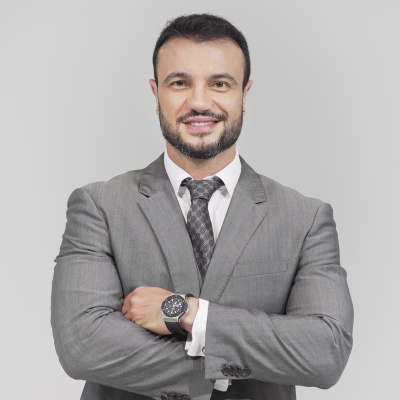 Dr. Adriano Medeiros