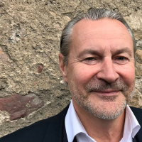 Kun kaikki muuttui - mutta maahan ei jääty makaamaan: Yrittäjä Hannu Cronemyr