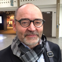 Vain hetkeksi piti jäädä: 1990-luvun maahanmuuttaja muistaa pankkikriisin ja matkapuhelimien maaottelun