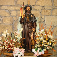 Conheça a história de São Roque e sua relação com os cães