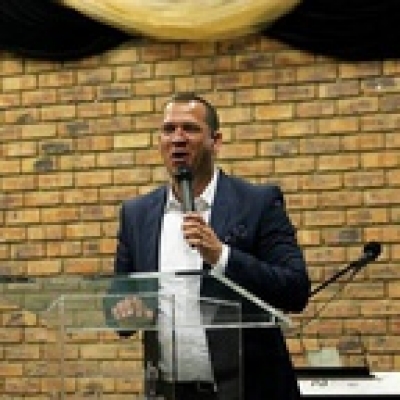 Pastor Garth Du Plooy