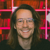 Giel Beelen – De DJ die zijn eigen frequentie vond