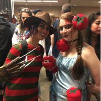 Episode 92: Tea Sipping and Scarf Etiquette